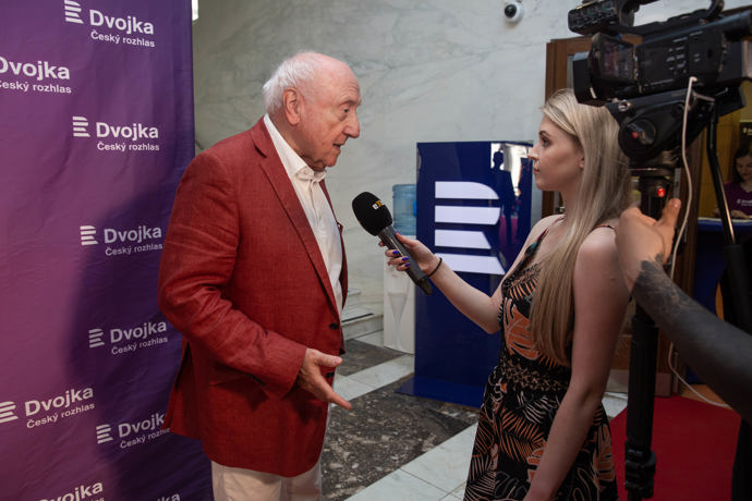 FOTO: Felix Slováček zavzpomínal na Karla Gotta během rozhovoru pro eXtra.cz. – stránka 728
