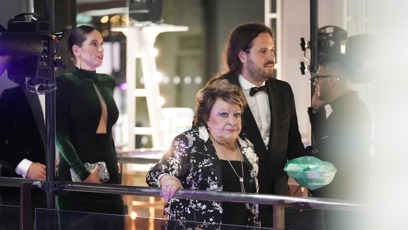 FOTO: Jiřina Bohdalová se svým vnukem, který ji doprovázel na slavnostní zahájení.