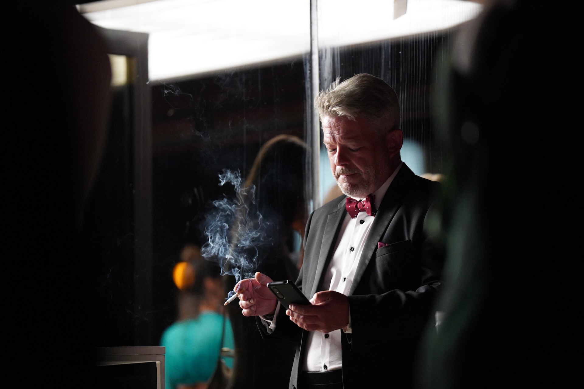 FOTO: Aleš Háma řešil něco neodkladného. – stránka 14 