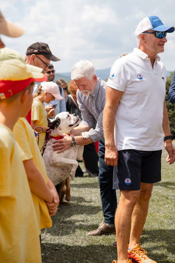 FOTO: Petr Pavel na prezentaci Jihočeské brigády záchranných psů. – stránka 2542