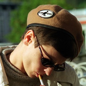 Zpěvačka v době, kdy se ve Francii nechala vysvětit na kněží