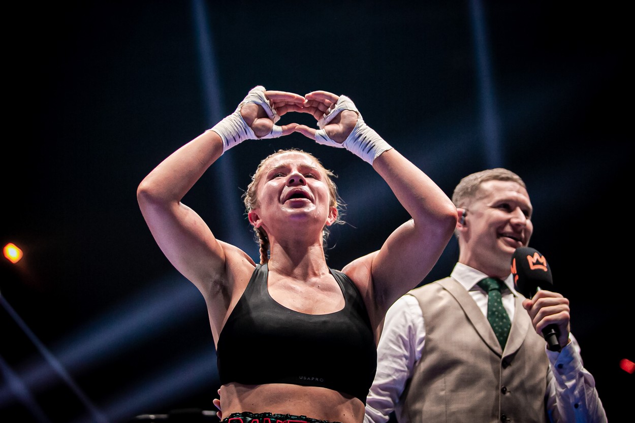 FOTO: Daniella Hemsley po vítězství děkovala fanouškům. – eXtra.cz