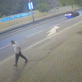 Kriminalisté hledají muži, který se v Libni pokusil znásilnit mladou ženu.