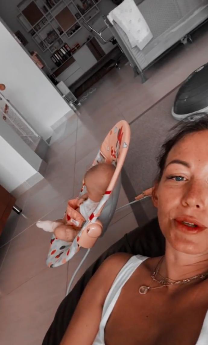 FOTO: Agáta nechala svou nejmladší dceru chvíli koukat na televizi. – stránka 2479