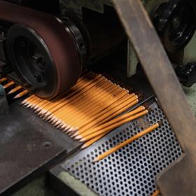 Legendární továrna na tužky Koh-i-Noor.