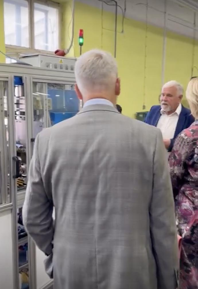 FOTO: Na návštěvě podniku Koh-i-Noor. – stránka 2556