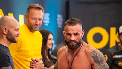 FOTO: Veřejné vážení k Oktagonu 46. Karlos Vémola i jeho soupeř Alsina poctivě navážili.