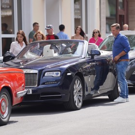 Igor Fait u svého Rolls-Royce. 