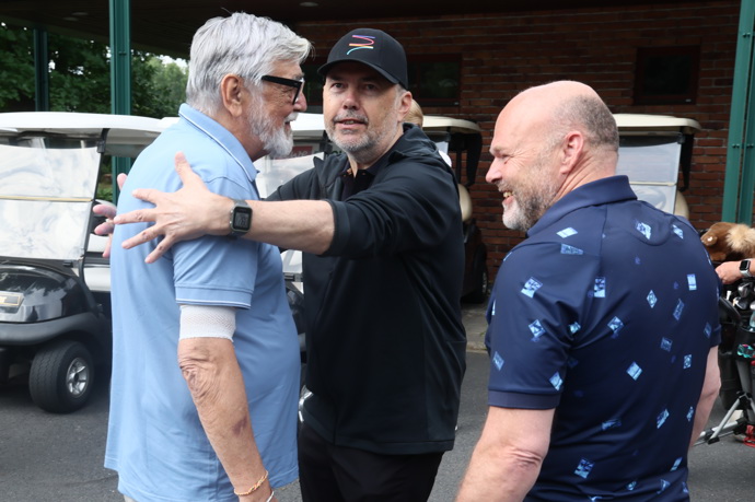 FOTO: Jiří Bartoška je v plné síle. V průběhu KVIFF si odjel zahrát golf. – stránka 716