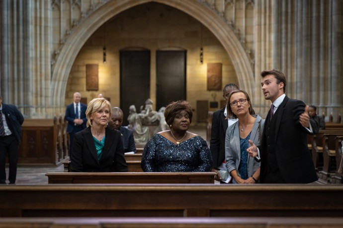 FOTO: První dámy Eva Pavlová a Isaura Ferrão Nyusi. Oběma to velmi slušelo. – stránka 1208