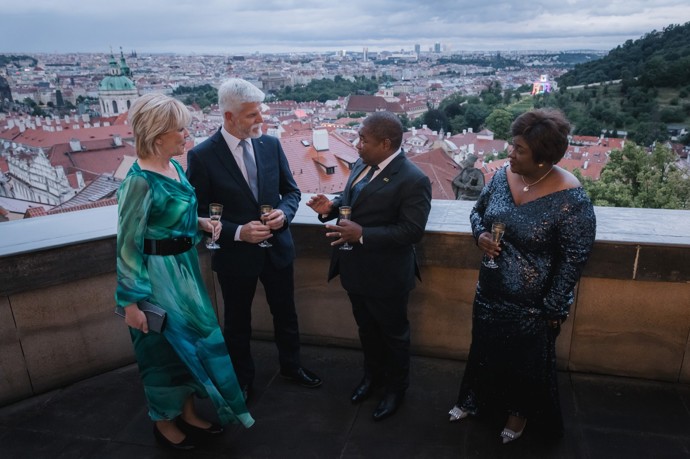 FOTO: Český prezidentský pár pohostil návštěvu na Pražském hradě. – stránka 1209