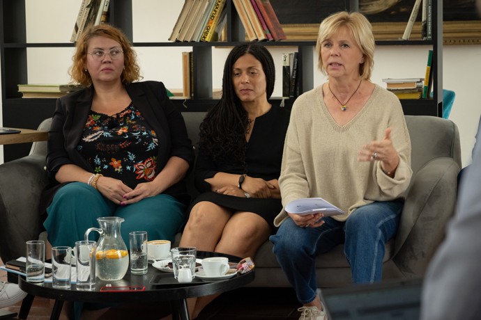 FOTO: Eva Pavlová při neformálním setkání s novináři. – stránka 1200