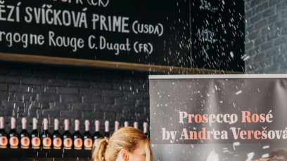 FOTO: Andrea Verešová pokřtila své prosecco.
