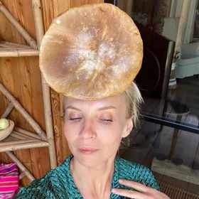 Milovnice módy Jana Plodková si dokonce neváhala z houby vytvořit klobouček.