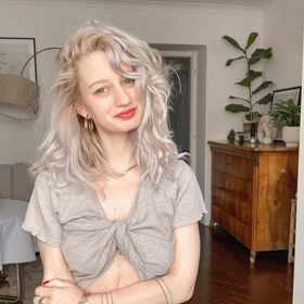 Lucie Levá dnes říká, že se její život odvíjí od pravidelných tříměsíčních kontrol, zda se metastáze znovu neobjevují.