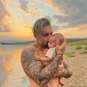 Pepa Kůrka je z malého synka naměkko a jak sám říká, neustále ho pusinkuje.