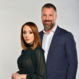 Moderátorka Adéla Jelínková a Petrem Vágnerem.