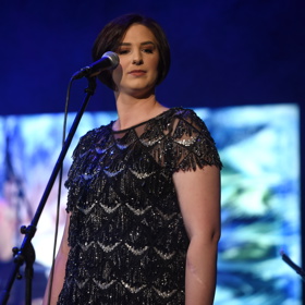 Vokalistku dělá Petru Kotvaldovi jeho dcera Viktorie.