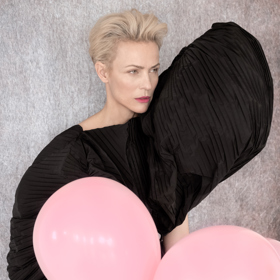 Martina Šmuková působila v nadačním fondu dětské onkologie Krtek a v roce 2012 založila vlastní nadační fond Pink Bubble.