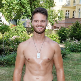 Rosťovi je pouhých 22 let