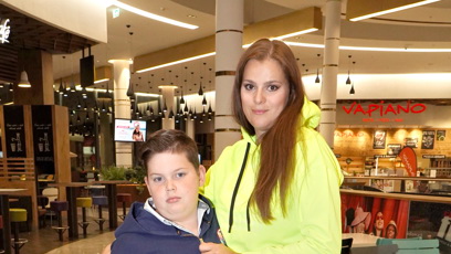 FOTO: Ornella vyrazila na premiéru ONEMANSHOW: The Movie s desetiletým synem Quentinem.