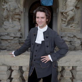 Herec Jan Komínek si v seriálu Eliška a Damián zahrál nejlepšího kamaráda Damiána.