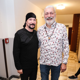 Daniel Hůlka se vým kolegou Bohušem Matušem, který se také stal tátou až v pozdějším věku. 