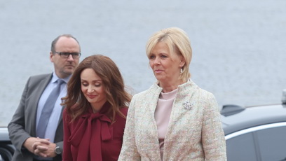 FOTO: Eva Pavlová během přivítání s makedonskou první dámou.
