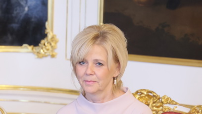 FOTO: Půvabná Eva Pavlová ve starorůžových šatech.