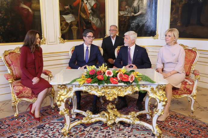 FOTO: Setkání prezidentů a jejich chotí. – stránka 1184