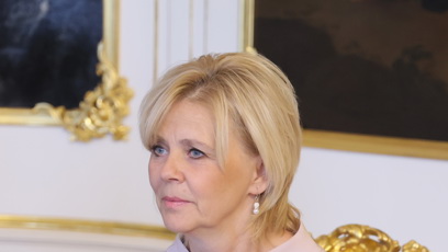 FOTO: Eva Pavlová vypadala velmi elegantně a zvolil i zajímavou brož.