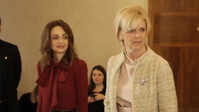 FOTO: Eva Pavlová měla opět elegantní brož.