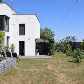 Moderní dům Josefa Maršálka stojí v obci Dubné nedaleko Českých Budějovic.