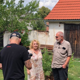 Štábu magazínu Lifee.cz Ivo Šmoldas nadšeně ukázal zahradu.