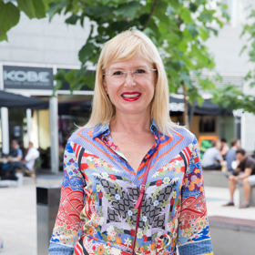 Moderátorka Štěpánka Duchková prý kvůli mytí vlasů vstává o hodinu dříve.