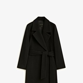 Dlouhý plášť s vázačkou, Massimo Dutti, 5 595 Kč.