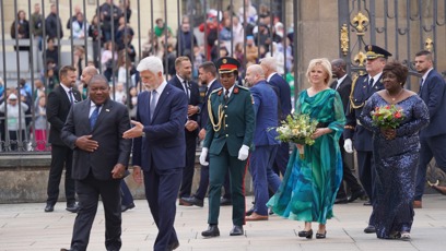 FOTO: Ženy dostaly květiny.