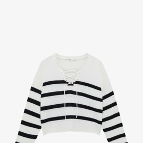 Svetr se šněrováním. Pull&Bear, 699 Kč