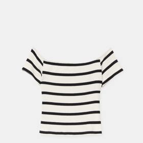 Crop top se sníženými rukávky, Pull & Bear, 299 Kč.