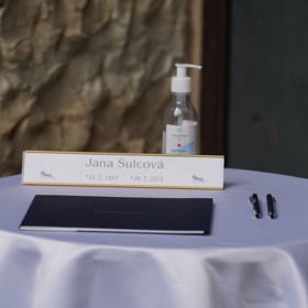 Kondolenční kniha byla bez fotky.