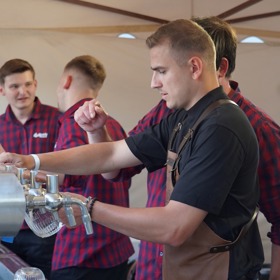 Davidovi čepování šlo.