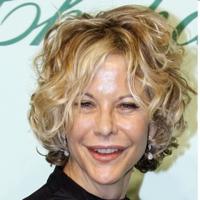 Jenže pak to Meg přestala zvládat. Tak moc se bála stárnutí, že se uchýlila hned k několika nepříliš prospěšným plastickým operacím. Také to přeháněla s botoxem a výplněmi. Podle mnohých se tak stala karikaturou sama sebe. Na snímku Meg z května 2010.