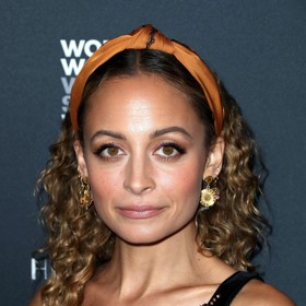 Bronde vypadá krásně i na kudrnatých vlasech, jak vidíte u Nicole Richie. 