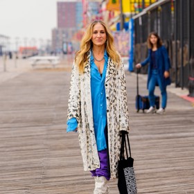 Spousta modelů, které stylisté Sarah Jessice Parker pro natáčení připravili, dopadlo o poznání lépe než kreace z výletu na Coney Island.