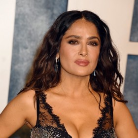 O něco vyšší postavou se chlubí herečka Salma Hayek (156 cm).
