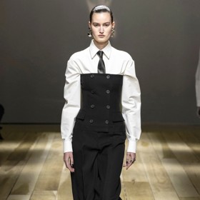 Alexander McQueen a variace na oblek.