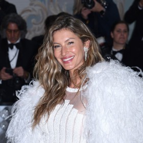 Krásným příkladem bronde je i Gisele Bündchen. Její až popelavá hnědá krásně koresponduje s prosvětlením. 