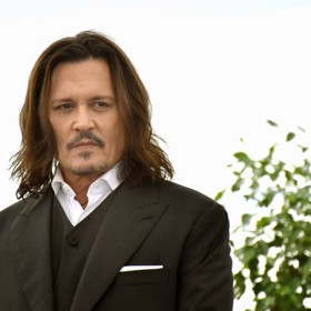 Hollywoodský herec Johnny Depp je otcem dvou dětí, které vychovával s bývalou partnerkou Vanessou Paradis (50) - dcery Lily-Rose (24) a syna Jacka (21). S oběma vychází na výbornou.