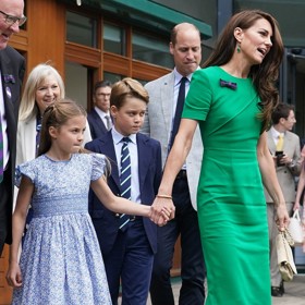 Na akcích, jichž je Kate patronkou, se věci mají jinak. Tam se naopak princ William drží zpátky a místo v centru dění přenechává manželce.