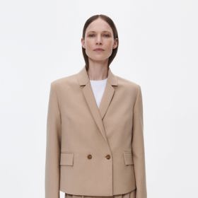 Oversize varianta ve zkrácené verzi, Reserved, 2 599 Kč.